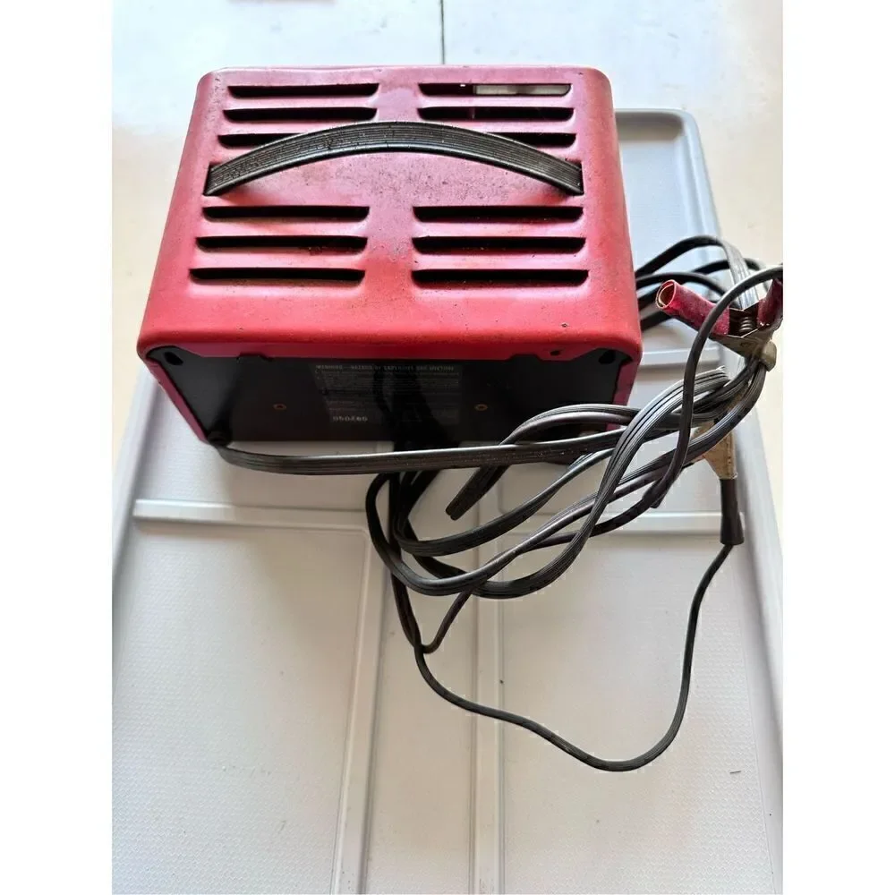 Vintage Retro Schumacher 10 Amp 6 - 12 Volt Battery Charger Automatic SE-40M